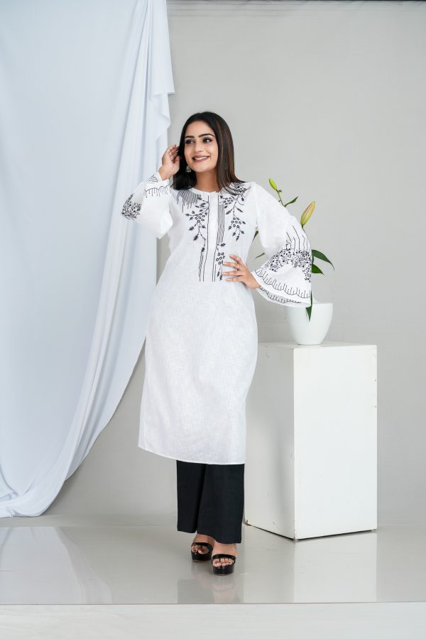 Floral Embroidered Flare Sleeved Kurta