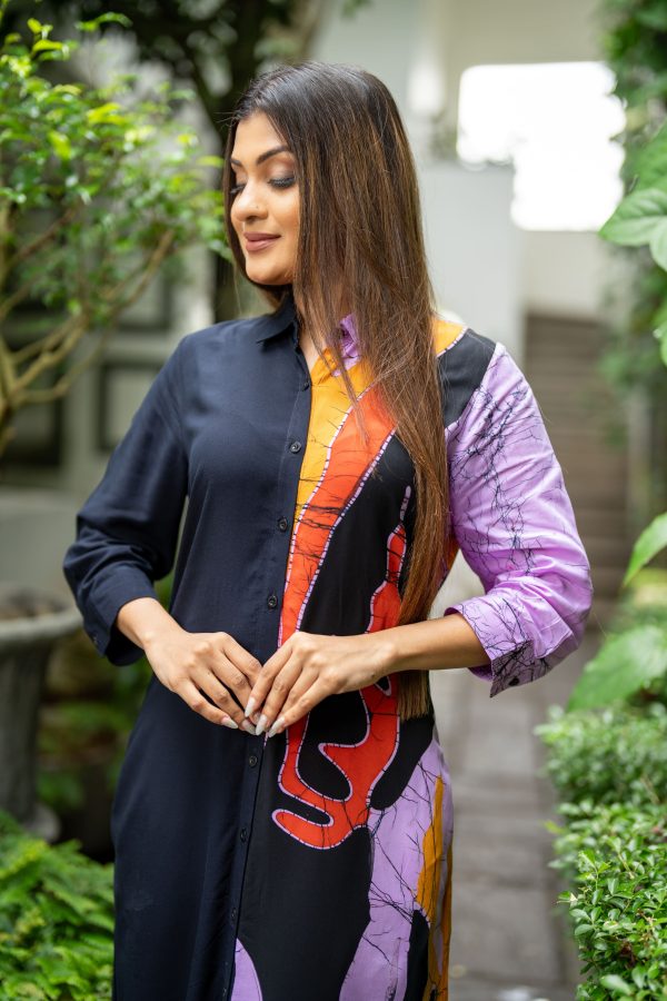 Abstract Two-Tone Button Up Batik Maxi Dress - Image 3